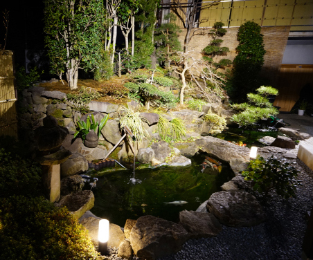 日本情緒溢れる中庭